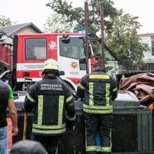 Šilainiuose ugniagesiams teko leistis į požeminį šiukšlių konteinerį