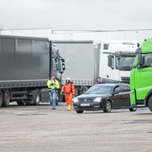 Kaune – pavojinga situacija: išsiliejo tona nuodingos rūgšties, yra nukentėjusiųjų