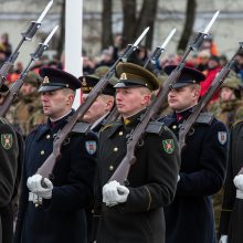 Vilniuje kariniu paradu paminėtos 101-osios kariuomenės metinės
