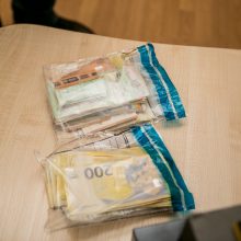 Smūgis dokumentų klastotojų grupuotei: už padirbtą pasą prašė iki 1 tūkst. eurų