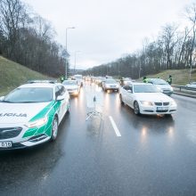 Ankstų rytą – spūstys ir gausios neatsakingų vairuotojų ieškojusių pareigūnų pajėgos