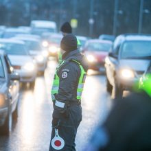 Ankstų rytą – spūstys ir gausios neatsakingų vairuotojų ieškojusių pareigūnų pajėgos