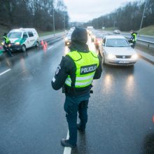 Ankstų rytą – spūstys ir gausios neatsakingų vairuotojų ieškojusių pareigūnų pajėgos