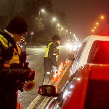 Policija stabdo įvažiuojančius į Kauną: tenka laukti eilėse, o kai kam – ir apsisukti