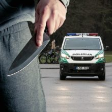 Sostinės gatvėje – kruvinas išpuolis: nepažįstamasis peiliu sužalojo vyrą
