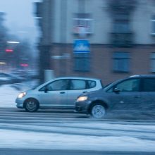 Kauną nuklojo baltas sniego patalas, vairavimo sąlygos – sudėtingos