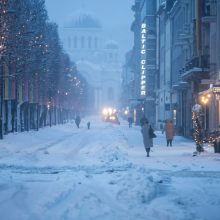 Kauną nuklojo baltas sniego patalas, vairavimo sąlygos – sudėtingos