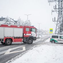 Gausus sniegas ugniagesiams nepašykštėjo darbų – Kauną ir rajoną vadavo iki paryčių