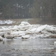 Grėsmė tolsta: Neryje vanduo nebekyla, potvynio nenusimato