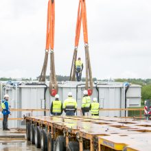 Kauną Nemunu pasiekė įspūdingas krovinys