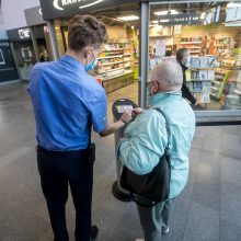 Pirmoji masinių ribojimų diena: aistros dėl sąskaitų, močiutės ir teisės pasirinkti