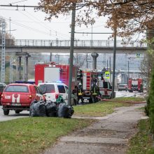 Gaisrų popietė Kaune: ugnis apnuogino galimo kriminalo pėdsakus ir suniokojo Žaliakalnio įžymybę