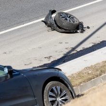 Baisi avarija Vilniuje: susidūrė trys transporto priemonės, žuvo prispaustas BMW vairuotojas