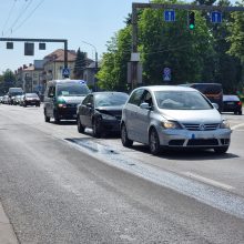 Nesmarkus trijų automobilių susidūrimas dviem moterims baigėsi ligoninėje