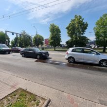 Nesmarkus trijų automobilių susidūrimas dviem moterims baigėsi ligoninėje