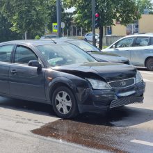 Nesmarkus trijų automobilių susidūrimas dviem moterims baigėsi ligoninėje