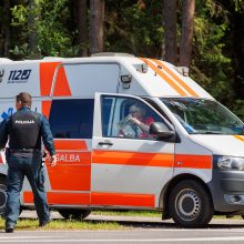 Savaitgalis keliuose: girti vairuotojai, dešimtys avarijų, žuvęs žmogus