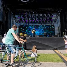 Antrasis „Naisių vasaros“ festivalis – kitoks: susirinko ir garsūs atlikėjai, ir gausi auditorija 