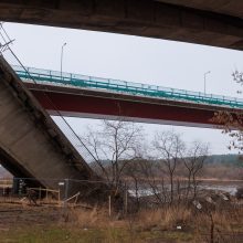 Kleboniškio tilto griūtis: baiminamasi, kad gali dar lūžti, koreguojamos eismo schemos