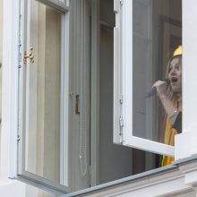 V. Landsbergis: žmonija velnėja, moka žmogėdroms pinigus, kad karas tęstųsi 