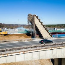 Kleboniškio tilto konstrukcijos ardymas: apie jau atliktus darbus ir vėl nakčiai uždaromą eismą
