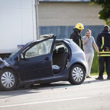 Kraupi avarija Vilniuje: „VW Golf“ palindo po vilkiku, vairuotojas žuvo vietoje