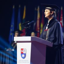 LSMU absolventams įteikti diplomai: linkėta tobulėti, būti laimingais ir teikti viltį žmonėms