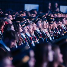 LSMU absolventams įteikti diplomai: linkėta tobulėti, būti laimingais ir teikti viltį žmonėms