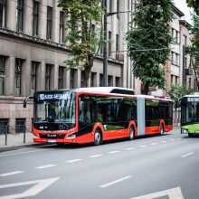 Kauno viešajame transporte pažymėtas 100 mln. e. bilietas: kaunietė visus metus keliaus nemokamai!