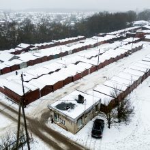 Plinta vyro, persirengusio moterimi, vaizdai: policija atsakė dėl galimos sąsajos su pagrobimu