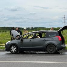 Tragedija: Kauno LEZ'e sudegė automobilis, jame – žmogaus kūnas