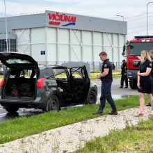 Tragedija: Kauno LEZ'e sudegė automobilis, jame – žmogaus kūnas