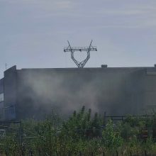 Grėsmingas pranešimas iš Petrašiūnuose: sandėlyje įsiplieskė gaisras
