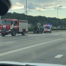 Nelaimė Karaliaus Mindaugo prospekte: aušinimo skystis apdegino vairuotoją