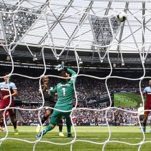 Titulo gynybą „Manchester City“ pradėjo triuškinančia pergale