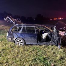 Kraupi avarija Lazdijų rajone: nuo kelio nulėkė BMW, žuvo jaunas vairuotojas