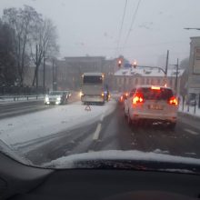 Kauno keliai – vėl tragiški: viešasis transportas gali vėluoti ir valandą 