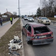 Karmėlavoje vilkikas taranavo opelį, sužaloti 2 iš 3 šio ekipažo narių