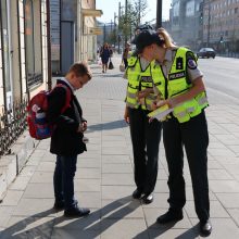 Pasirinkusiems kelionę ne automobiliu – reikšmingos Kauno pareigūnų dovanos