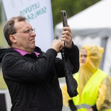 Šeimų sąjūdžio mitinge – ir Seimo nariai: protestuotojai piktinosi valdžios sprendimais