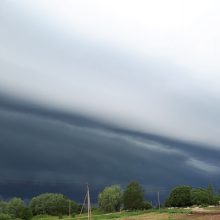 Ketvirtadienio liūtys kai kur siekė stichinę ribą, penktadienį – vėl škvalas