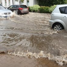 Po karščio bangos Mažeikius skalbė dešimtmečio liūtis 