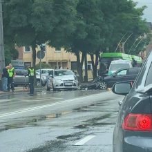 Vilijampolėje į avariją pateko mokomasis automobilis, sužaloti du žmonės