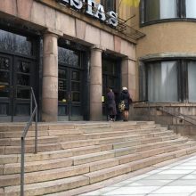 Kauno centrinis paštas uždarytas, bet žmonės į jį tebeeina