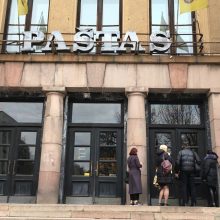 Kauno centrinis paštas uždarytas, bet žmonės į jį tebeeina