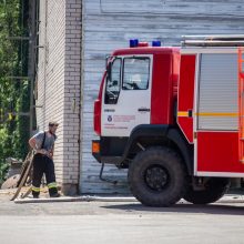 Į Ežerėlį skubėjo ugniagesiai – degė įmonė „Vinapack“
