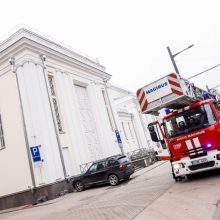 Aliarmas dėl degančio Muzikinio teatro stogo: baisiausias scenarijus nepasitvirtino