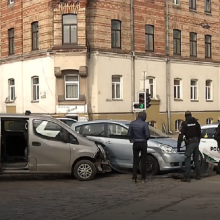 Policija vaikėsi Rumšiškėse iš įvykio vietos pabėgusį vairuotoją: jį sustabdė avarija Vilniuje