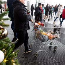 Pateikė išvadą: prekybos savaitgaliais, per šventes draudimas ribotų konkurenciją