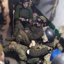 Ukraina: Rusijos pajėgos apšaudė „Azovstal“ fosforo bombomis